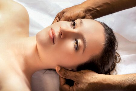 Head massage spa photo