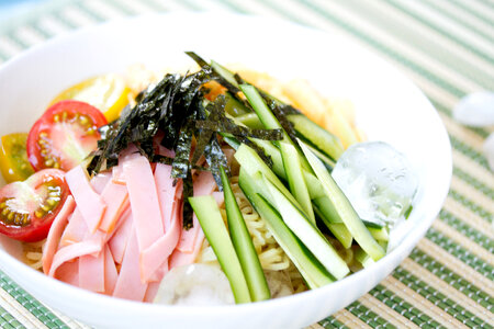 Hiyashi chuka noodle food