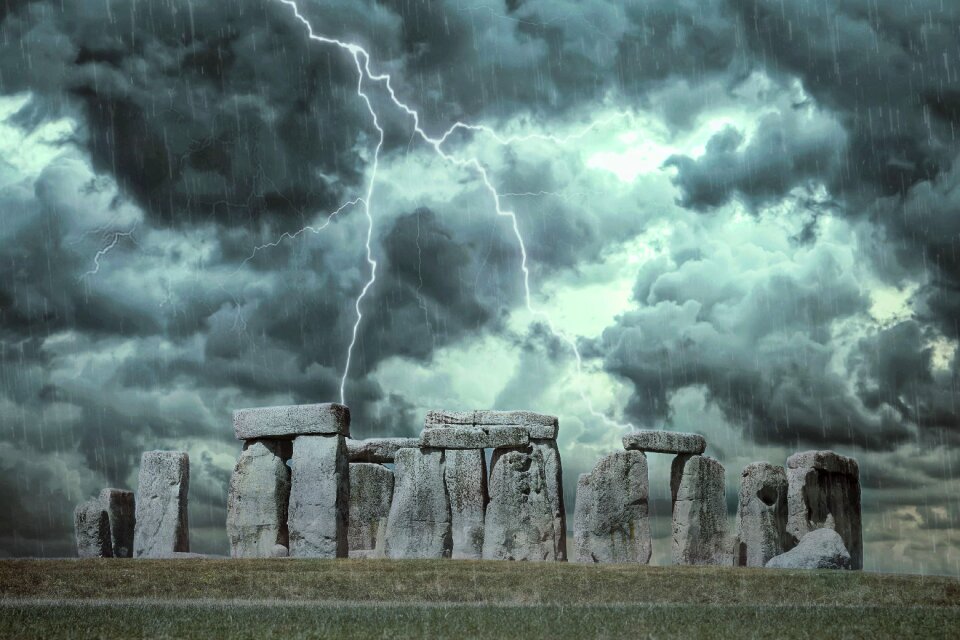 Lightning stonehenge rain