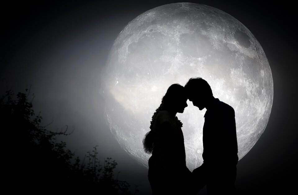 Moon couple silhouette