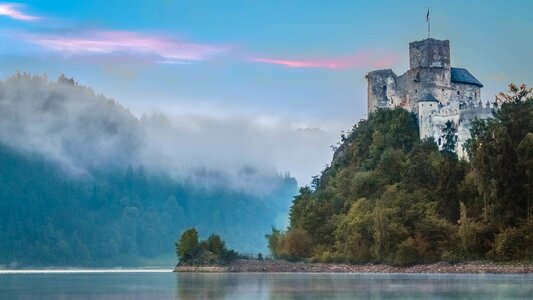 Niedzica castle fog lake