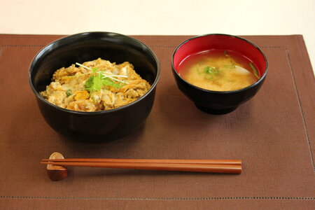 Oyakodon miso soup photo