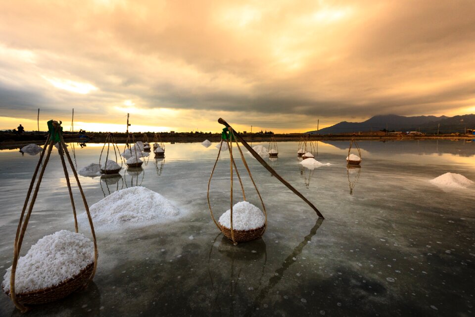 Salt evaporation pond