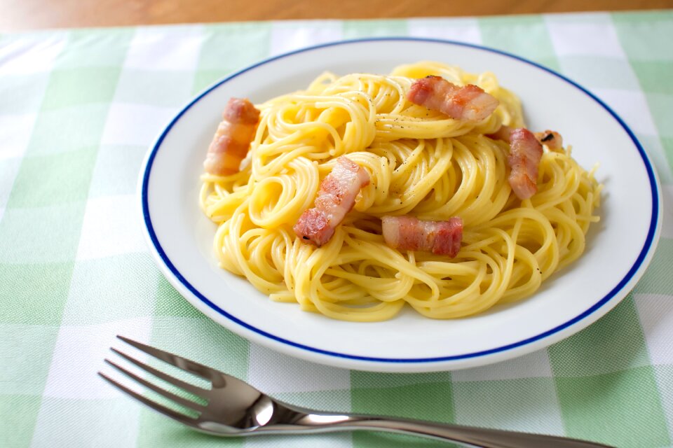 Spaghetti alla carbonara food