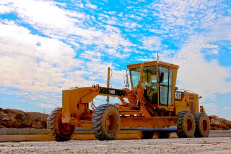 Wheel tractor scraper photo