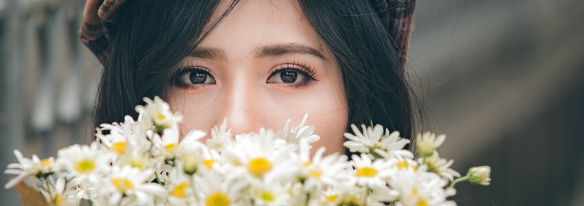 Woman girl portrait daisy