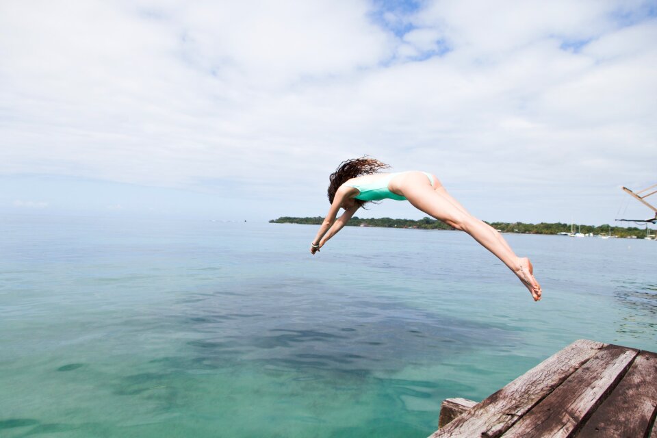 Woman sea dive