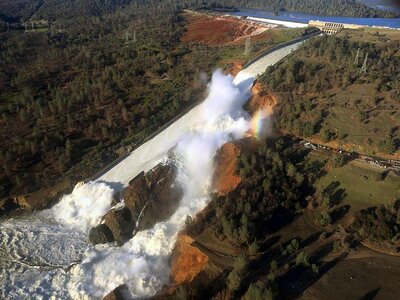 Oroville dam spillway photo