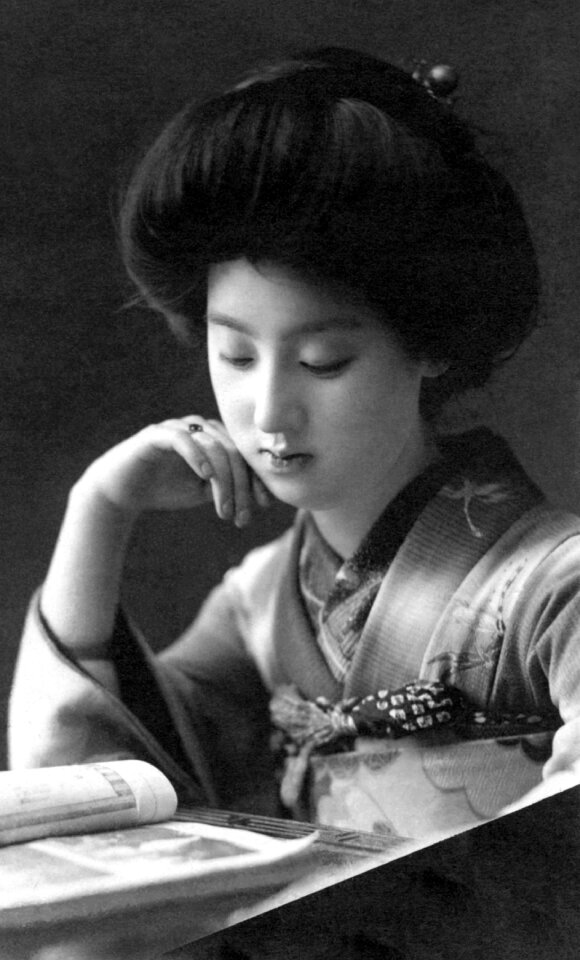 Geisha woman