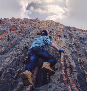 Man bouldering cliff
