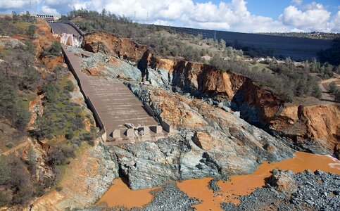 Oroville dam spillway photo