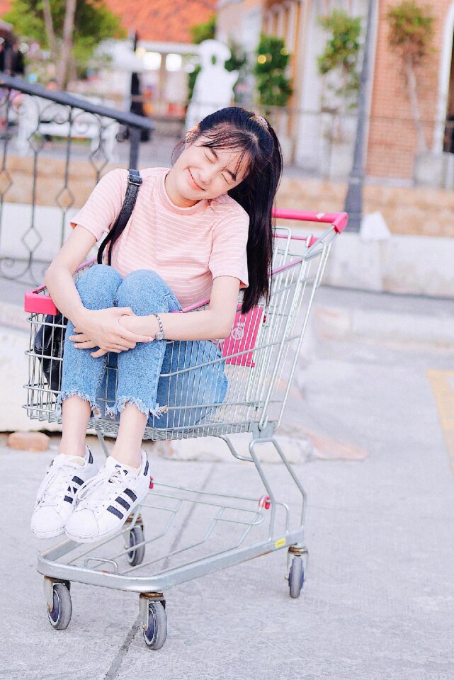 Woman girl shopping cart