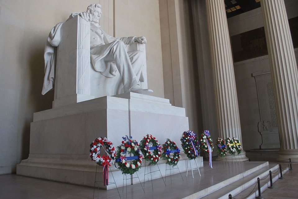 Memorial landmark wreath