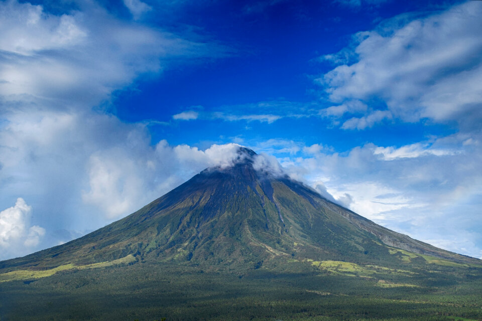 Mayon volcano mountain
