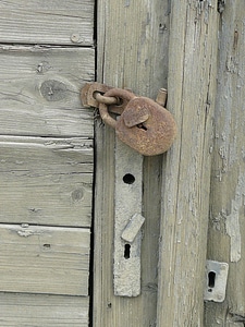Rust wood gray door
