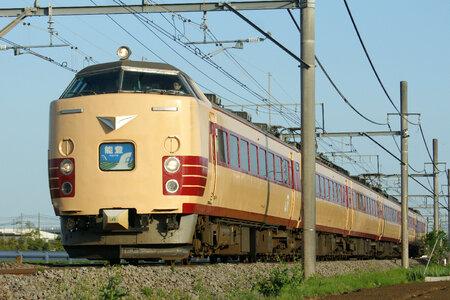 485 series noto train