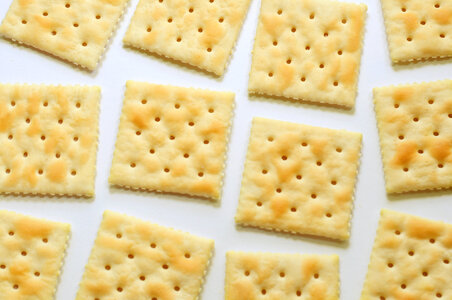 Cracker confectionery