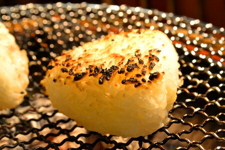 Grilled rice ball