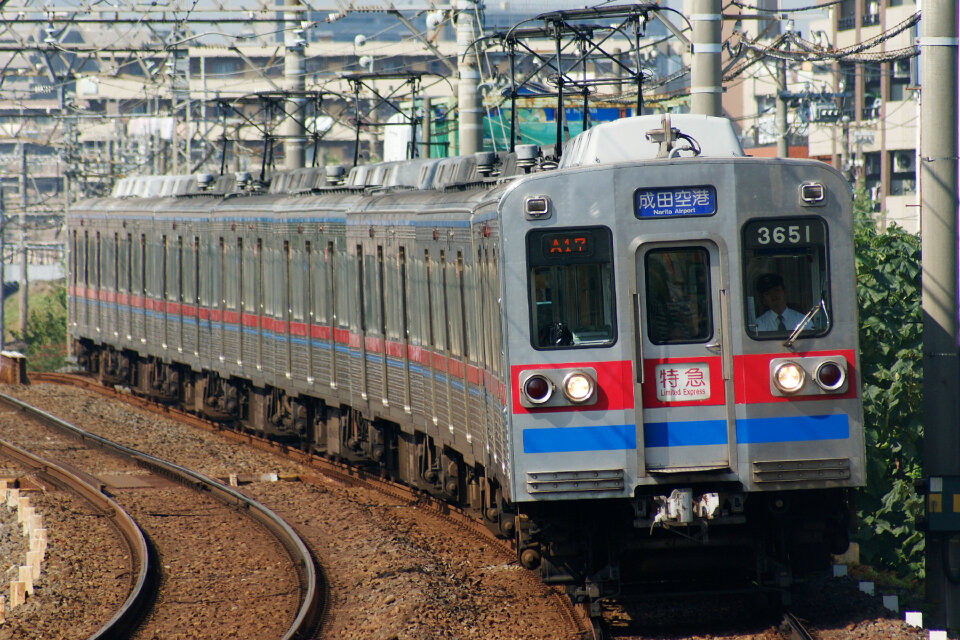 Keisei series train