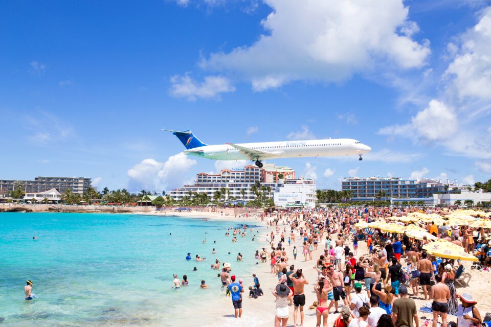 Maho beach airplane