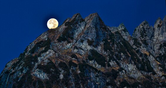 Mount tsurugi moon