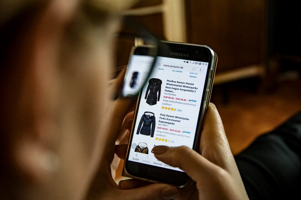 Online shopping smartphone