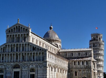 Pisa cathedral leaning tower