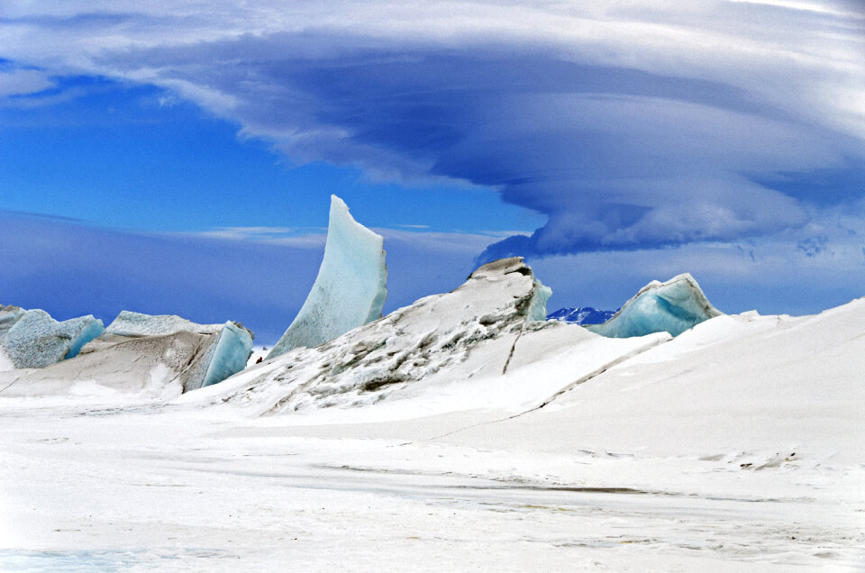 Pressure ridge lenticular cloud