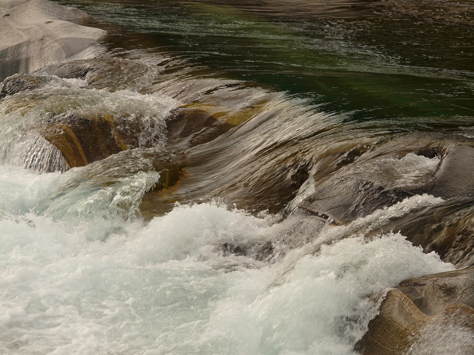 Verzasca flow splash