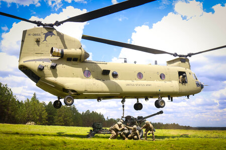 Ch 47f chinook howitzer