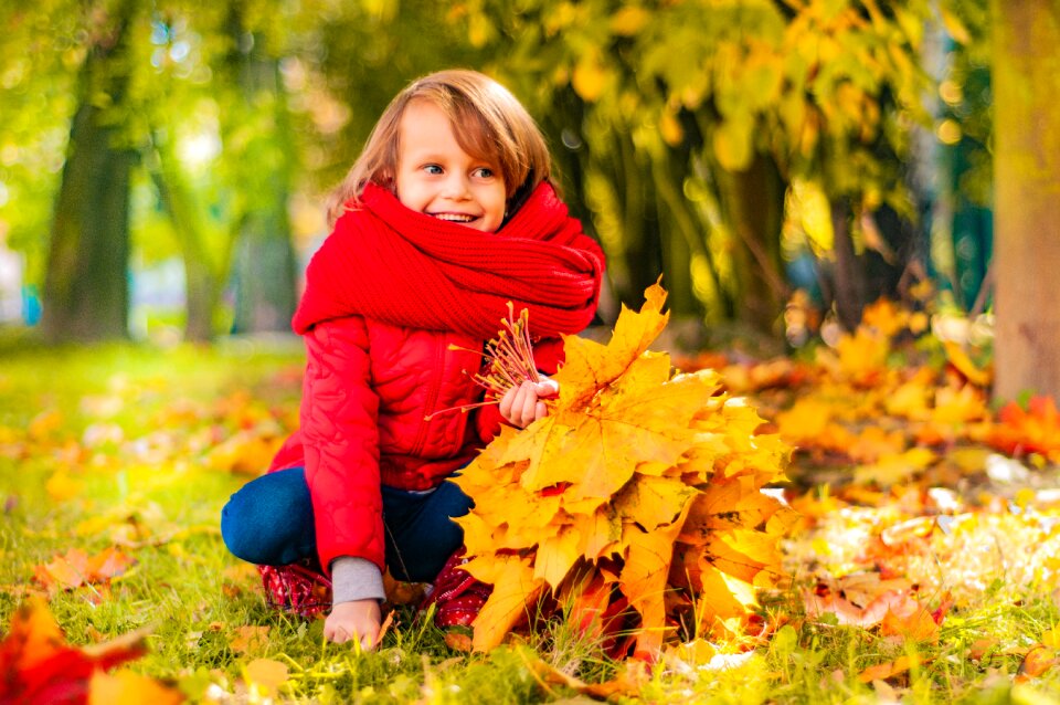 Child girl fallen leaves