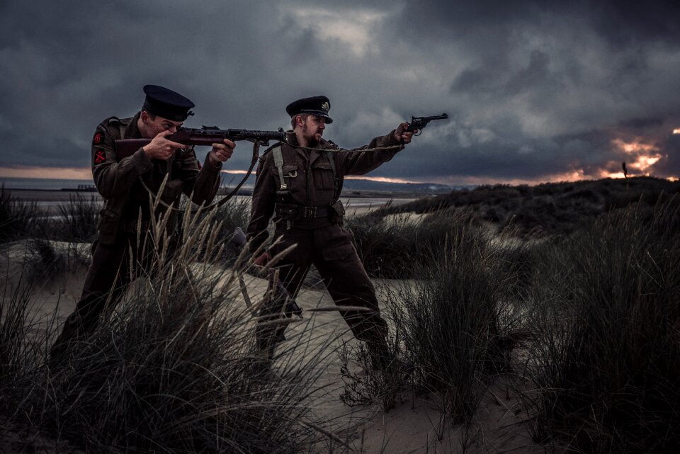 Soldiers battle gun