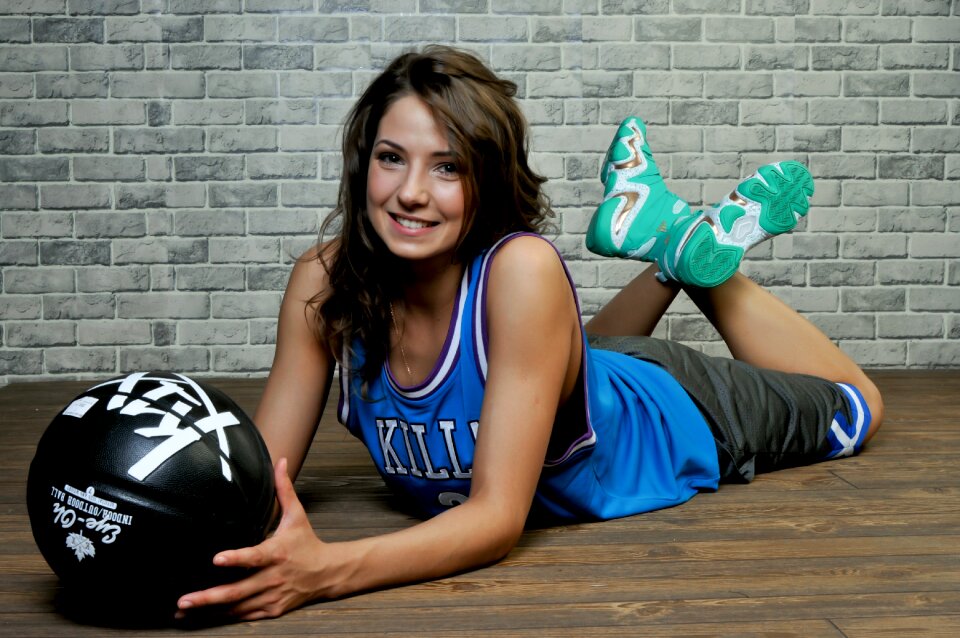 Basletball woman girl