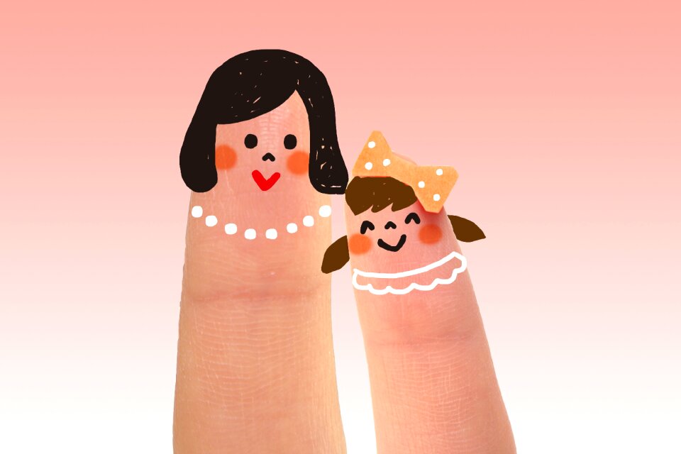 Finger dolls mother daughter