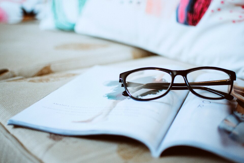 Magazine eyeglasses