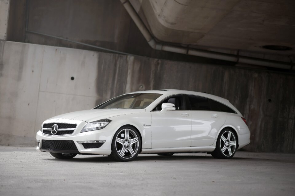 Mercedes benz cls63 photo