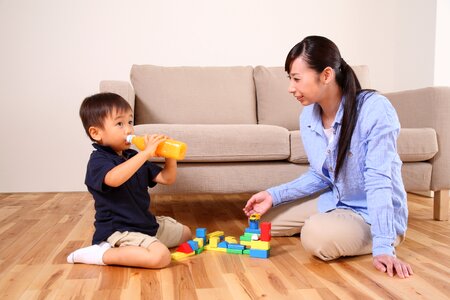 Mothrer son drink juice