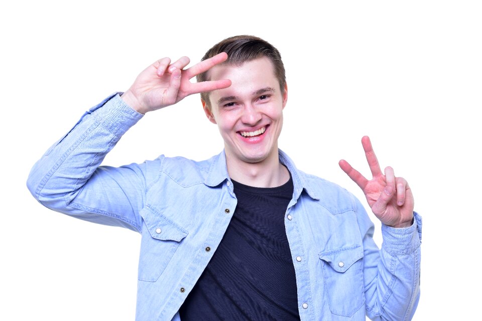 Man portrait v sign