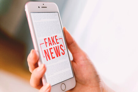 Smartphone fake news