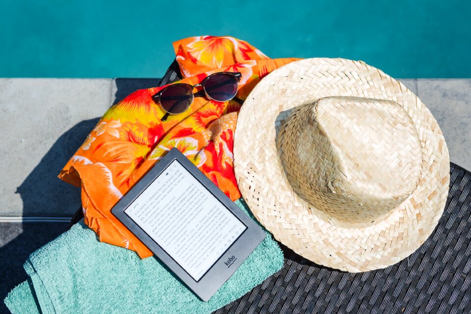Pool e book reader hat