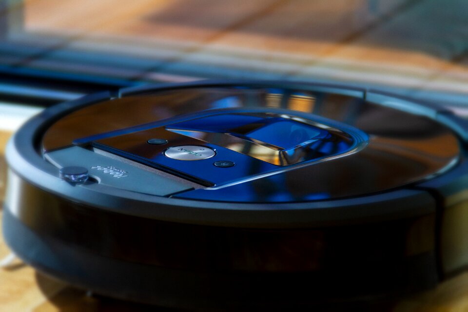 Robotic vacuum cleaner