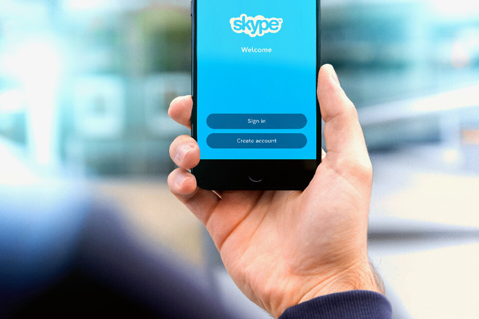 Smartphone skype hand