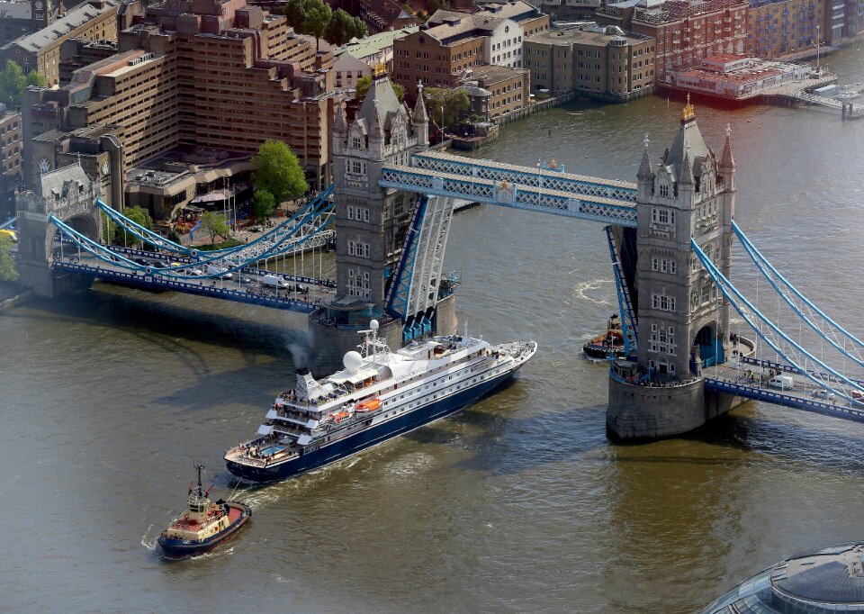 Tower bridge cruise ship