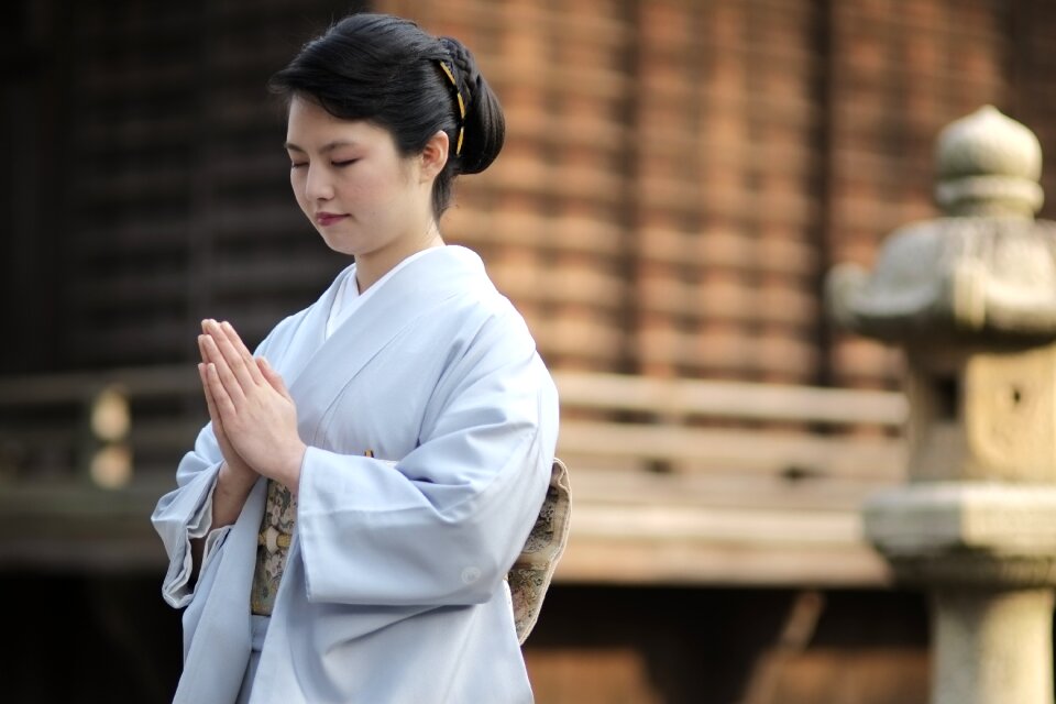 Woman portrait kimono pray photo