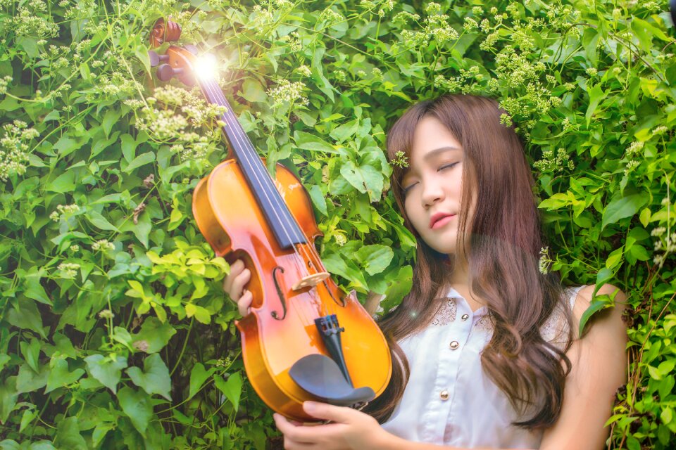 Woman girl violin photo