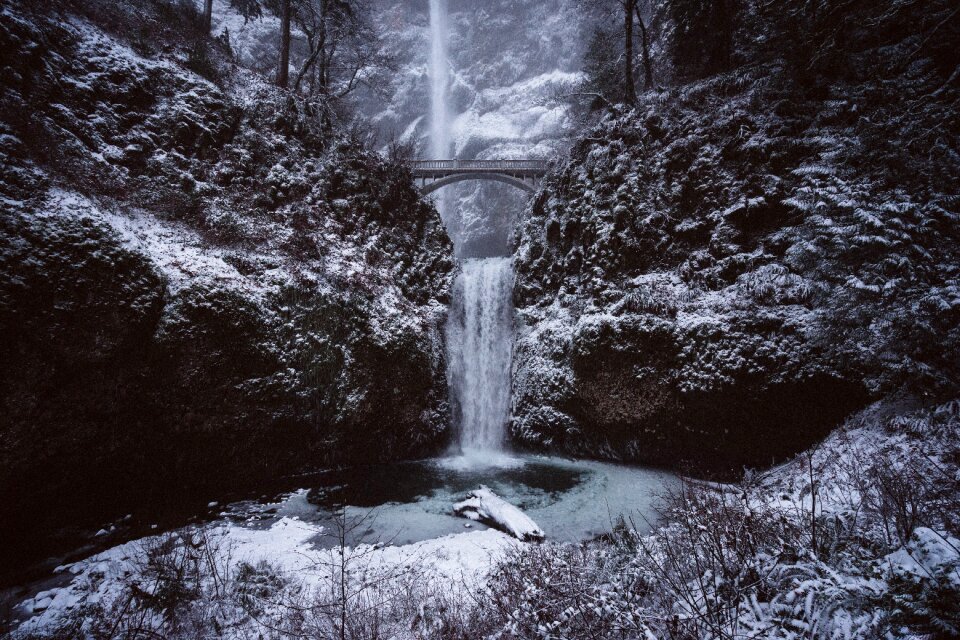Multnomah falls winter
