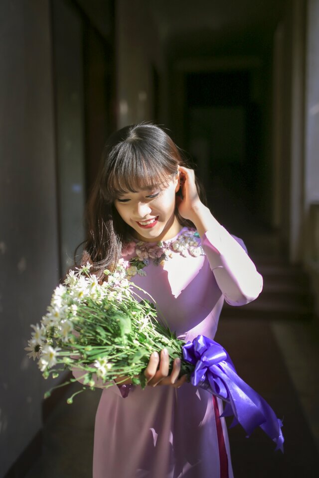 Woman girl bouquet