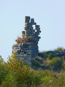 Columnar stones shaky