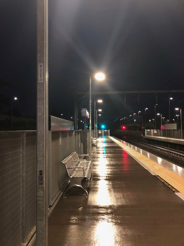 Asphalt banister bench
