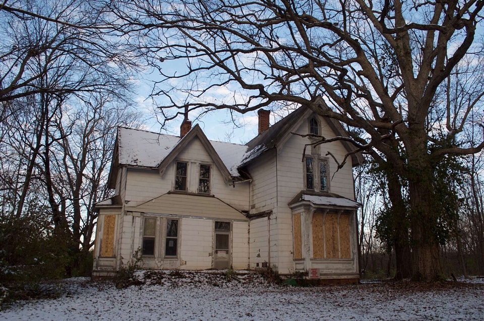 Building cottage decayed